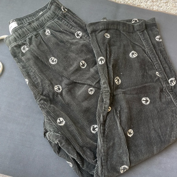 URBAN OUTFITTERS black embroidered corduroy beach pant 👖 - Picture 2 of 2